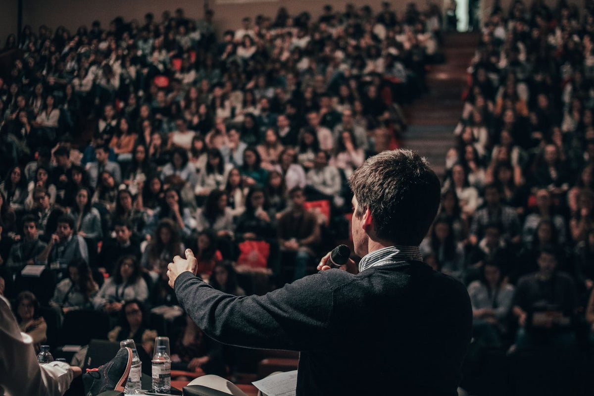Public Speaking & Storytelling: Captivate Any Audience with Confidence